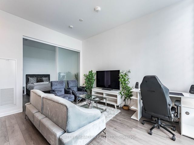 815 - 4208 Dundas St W