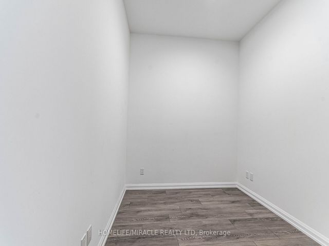 815 - 4208 Dundas St W