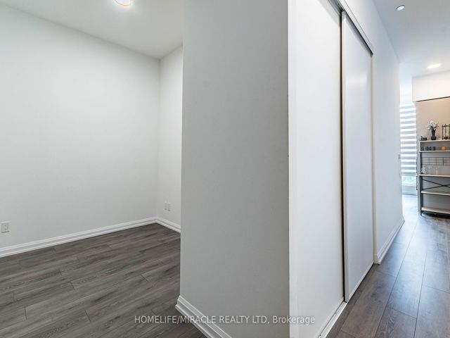 815 - 4208 Dundas St W