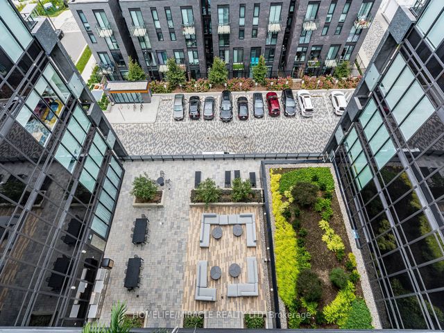 815 - 4208 Dundas St W