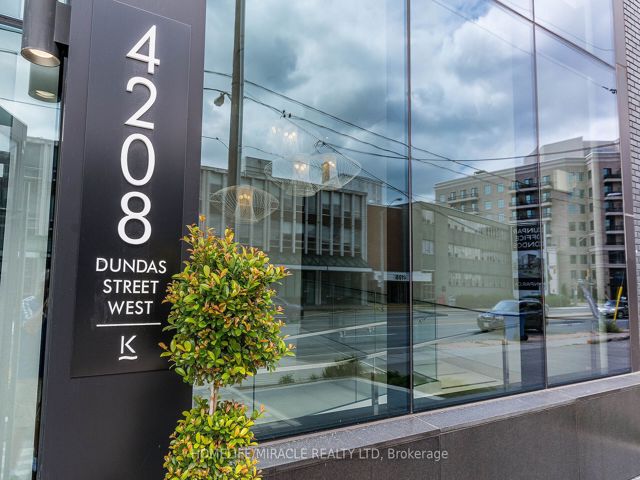 815 - 4208 Dundas St W