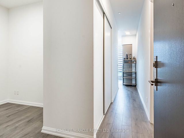 815 - 4208 Dundas St W