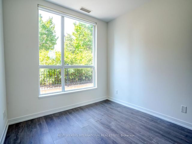 102 - 840 Queens Plate Dr