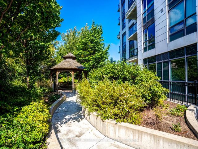 102 - 840 Queens Plate Dr