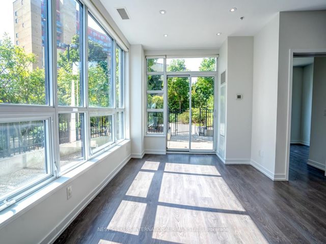 102 - 840 Queens Plate Dr
