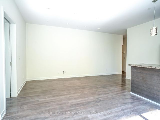 102 - 840 Queens Plate Dr
