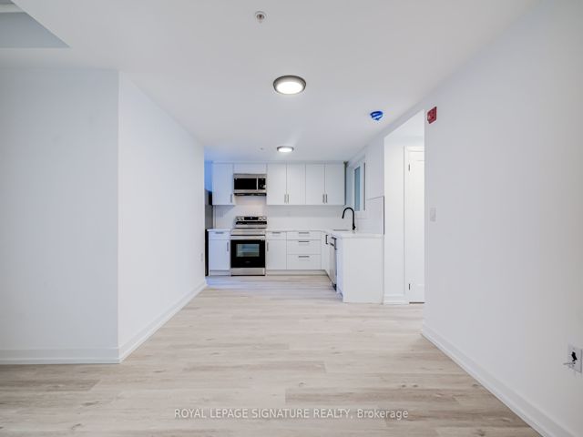 3 - 3039 Dundas St W