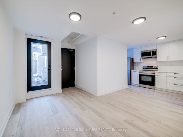 3 - 3039 Dundas St W