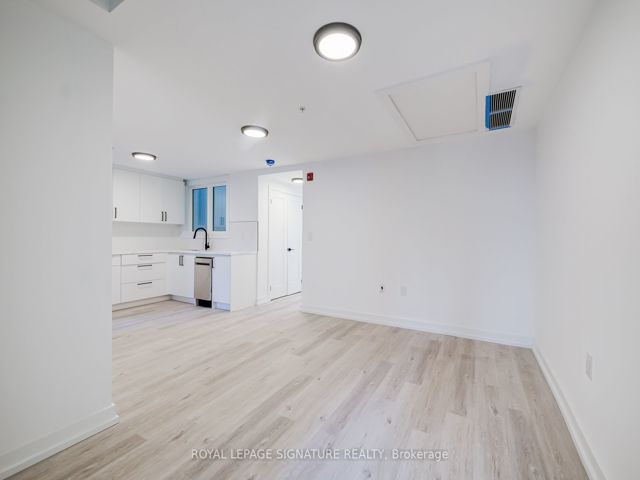 3 - 3039 Dundas St W