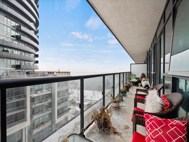 712 - 39 Annie Craig Dr