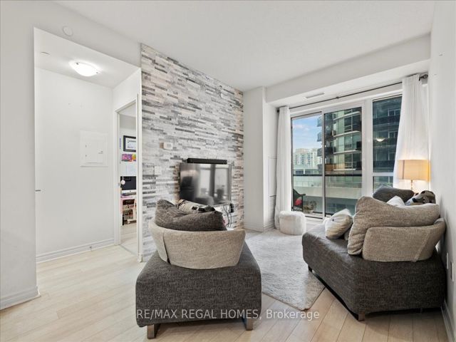 712 - 39 Annie Craig Dr