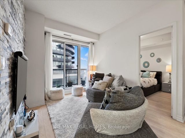 712 - 39 Annie Craig Dr