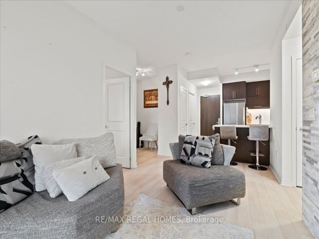 712 - 39 Annie Craig Dr