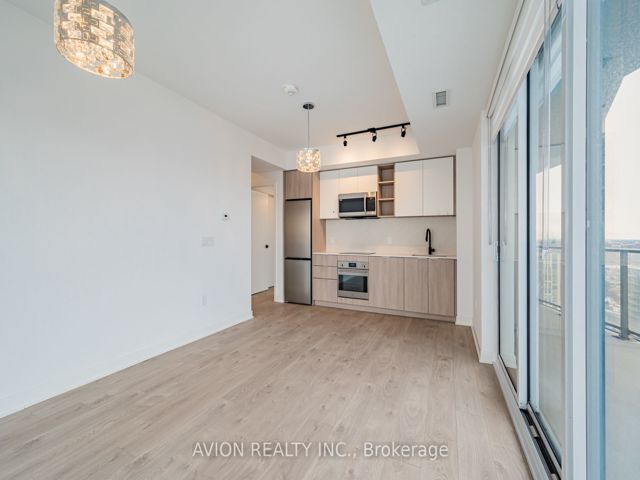 3008 - 36 Zorra St