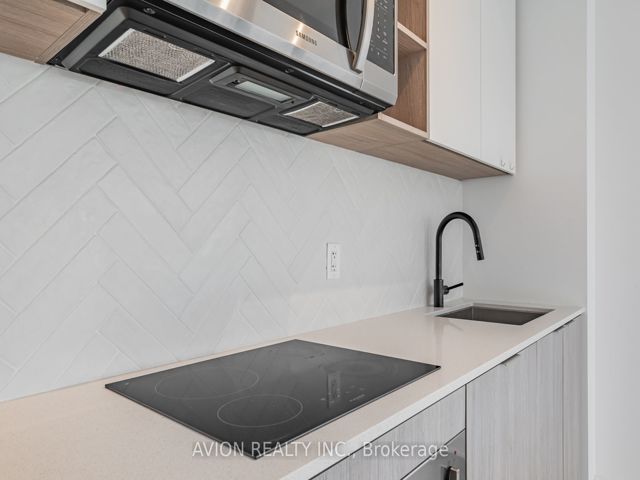 3008 - 36 Zorra St