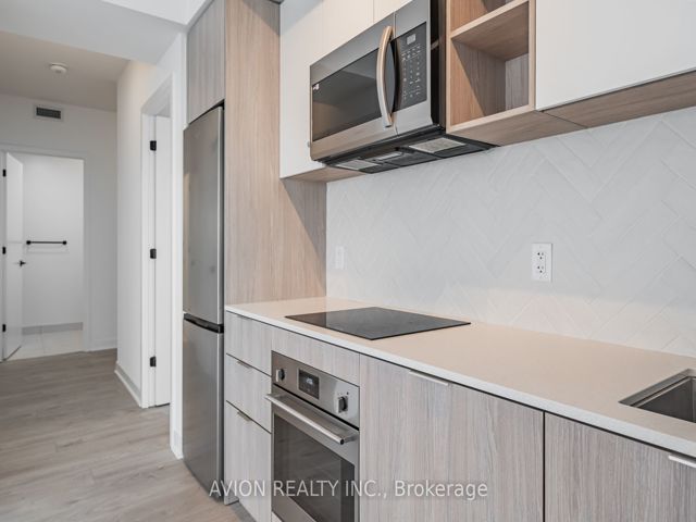 3008 - 36 Zorra St