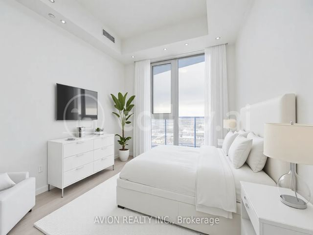 3008 - 36 Zorra St