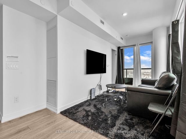 830 - 1100 Sheppard Ave W