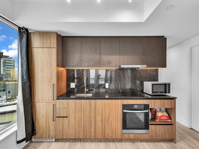 830 - 1100 Sheppard Ave W