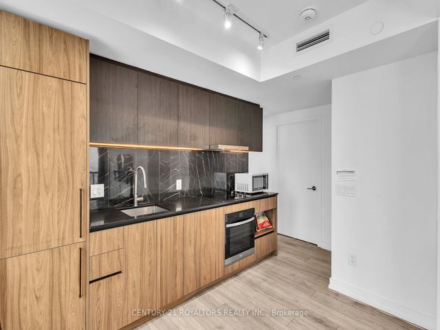 830 - 1100 Sheppard Ave W