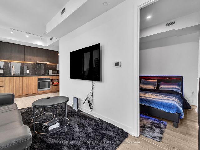 830 - 1100 Sheppard Ave W