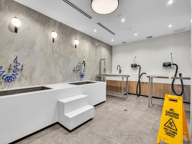 830 - 1100 Sheppard Ave W