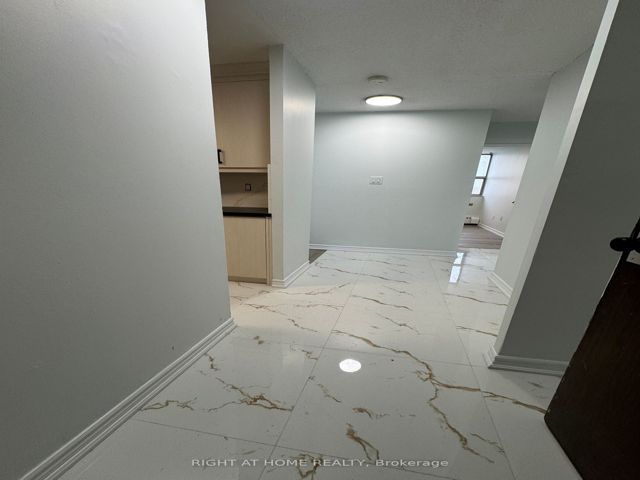 1510 - 2645 Kipling Ave