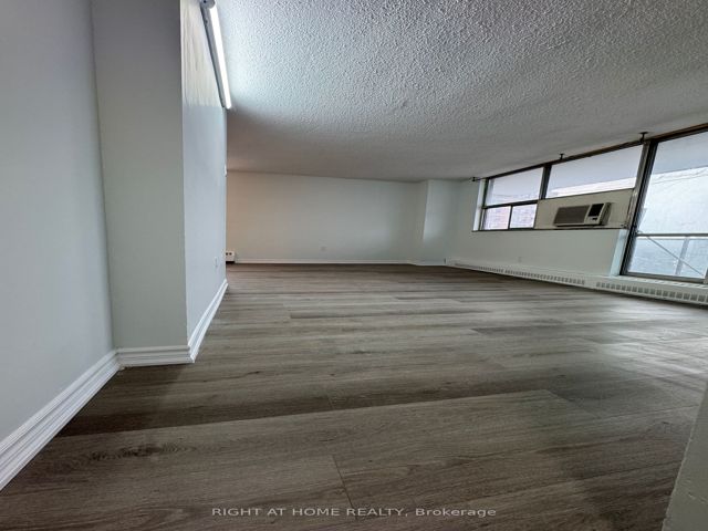 1510 - 2645 Kipling Ave