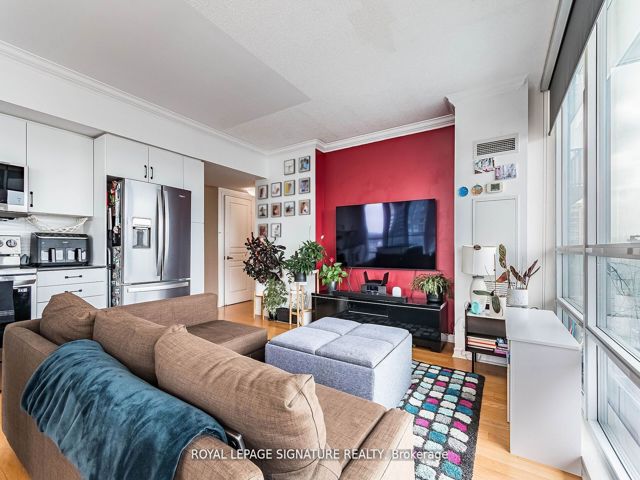 2104 - 15 Legion Rd