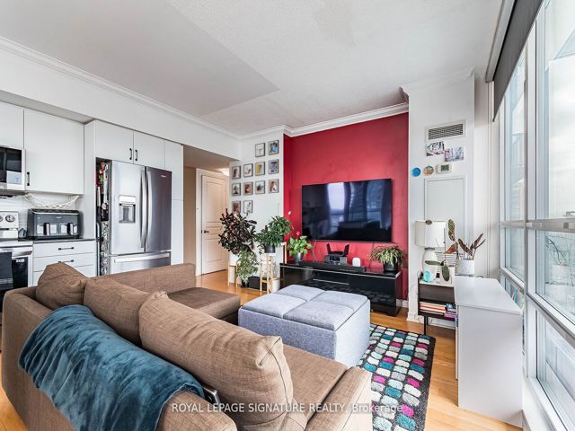 2104 - 15 Legion Rd