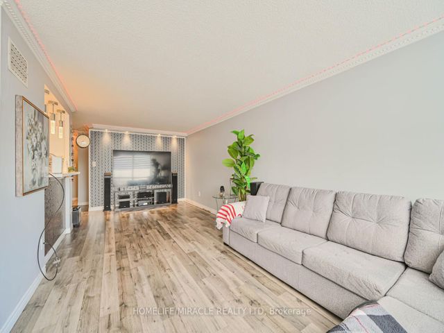 511 - 5 Rowntree Rd