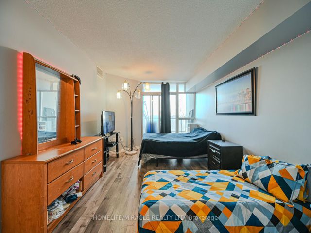511 - 5 Rowntree Rd