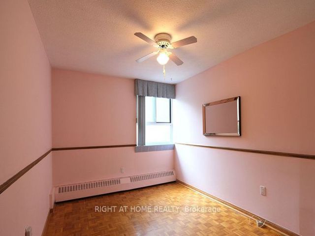 405 - 541 Blackthorn Ave