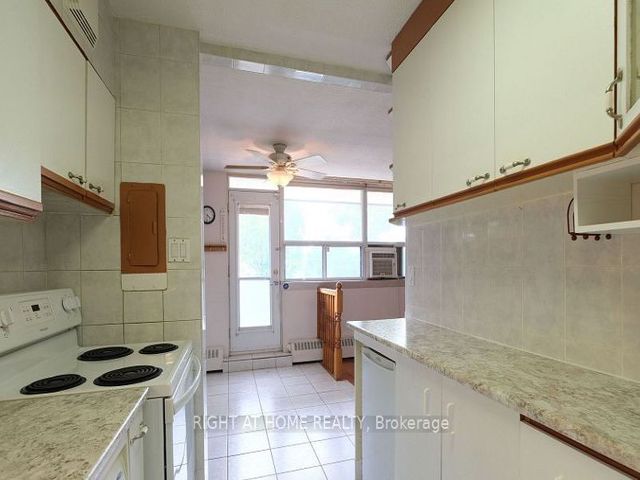 405 - 541 Blackthorn Ave