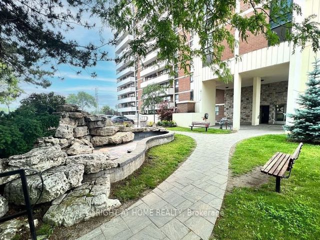 405 - 541 Blackthorn Ave