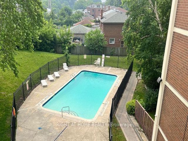 405 - 541 Blackthorn Ave