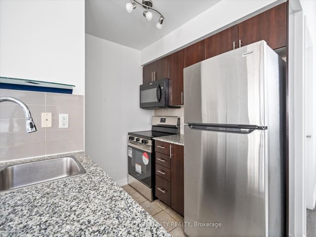 328 - 1410 Dupont St S