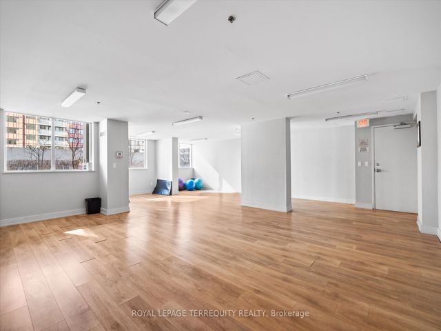 328 - 1410 Dupont St S