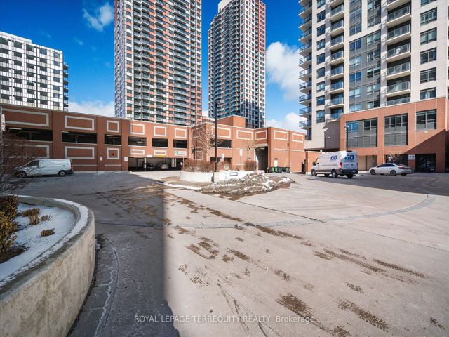 328 - 1410 Dupont St S