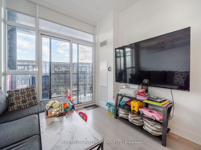 301 - 50 George Butchart Dr