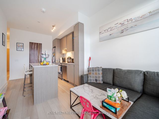 301 - 50 George Butchart Dr