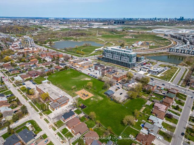 301 - 50 George Butchart Dr