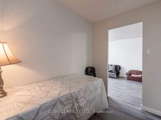 1701 - 2470 Eglinton Ave W