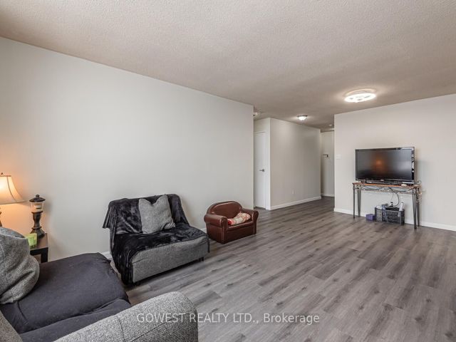 1701 - 2470 Eglinton Ave W