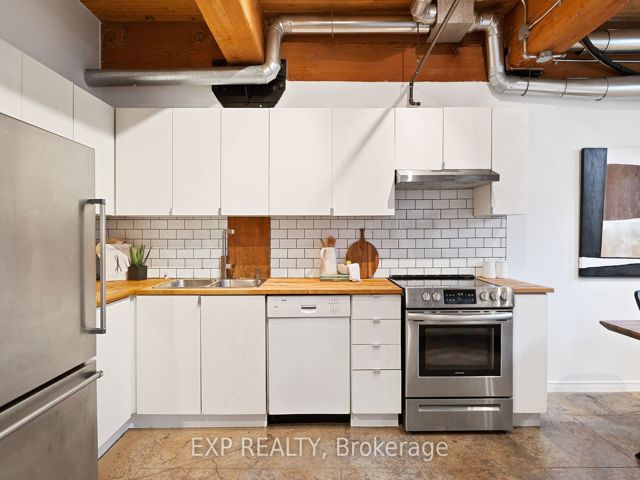 2 - 371 Wallace Ave