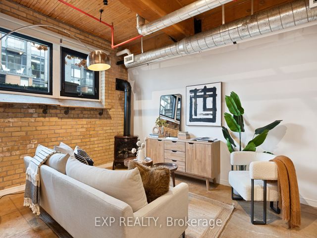 2 - 371 Wallace Ave