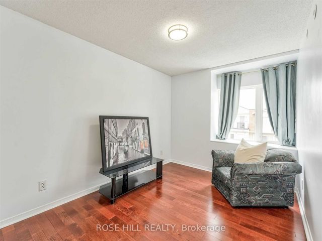 2002 - 3049 Finch Ave W