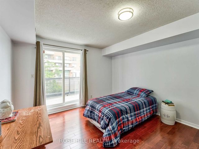 2002 - 3049 Finch Ave W