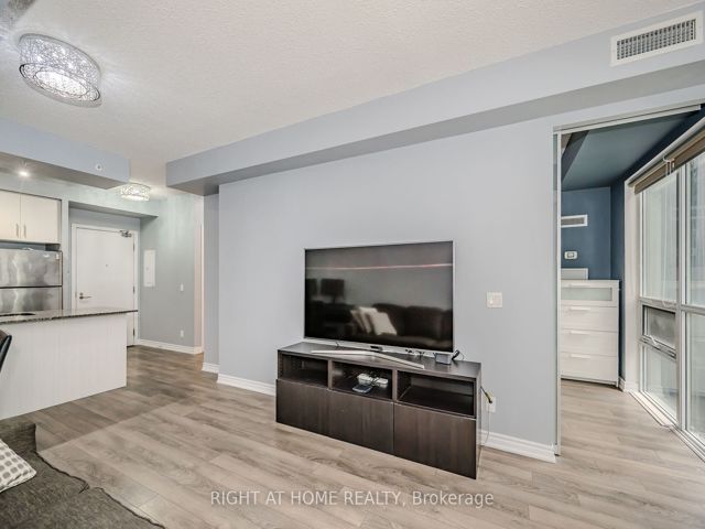 917 - 15 James Finlay Way