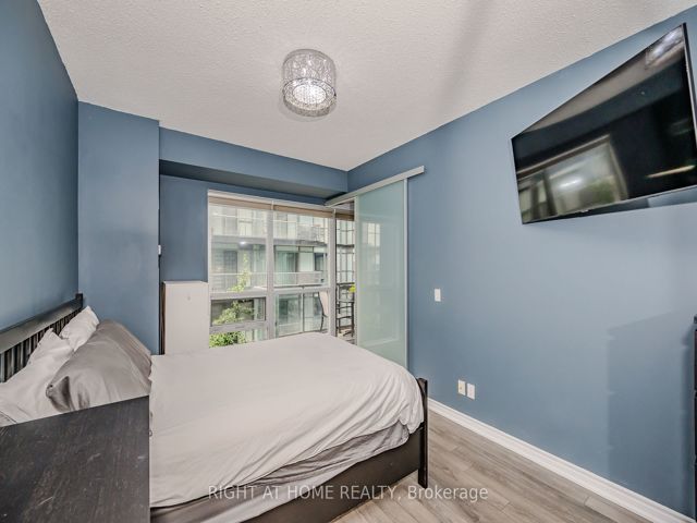 917 - 15 James Finlay Way
